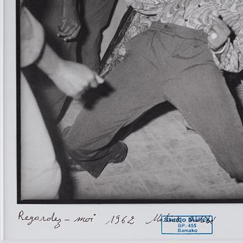 Malick Sidibé, "Regardez-moi", 1962.