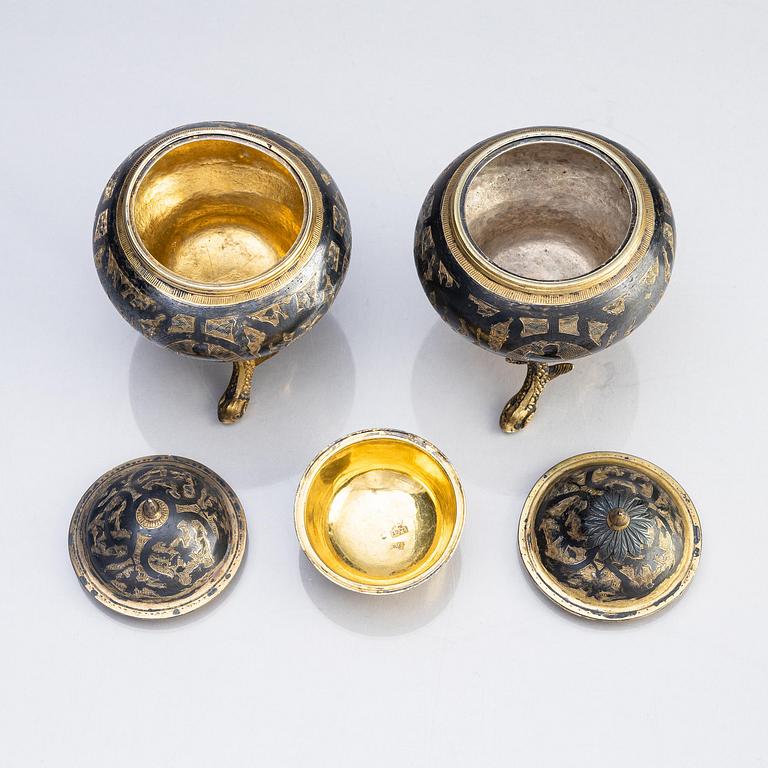 A pair of Russian silver-gilt salt-cellars with lid, assay master Andrej Titow, Moscow 1797.