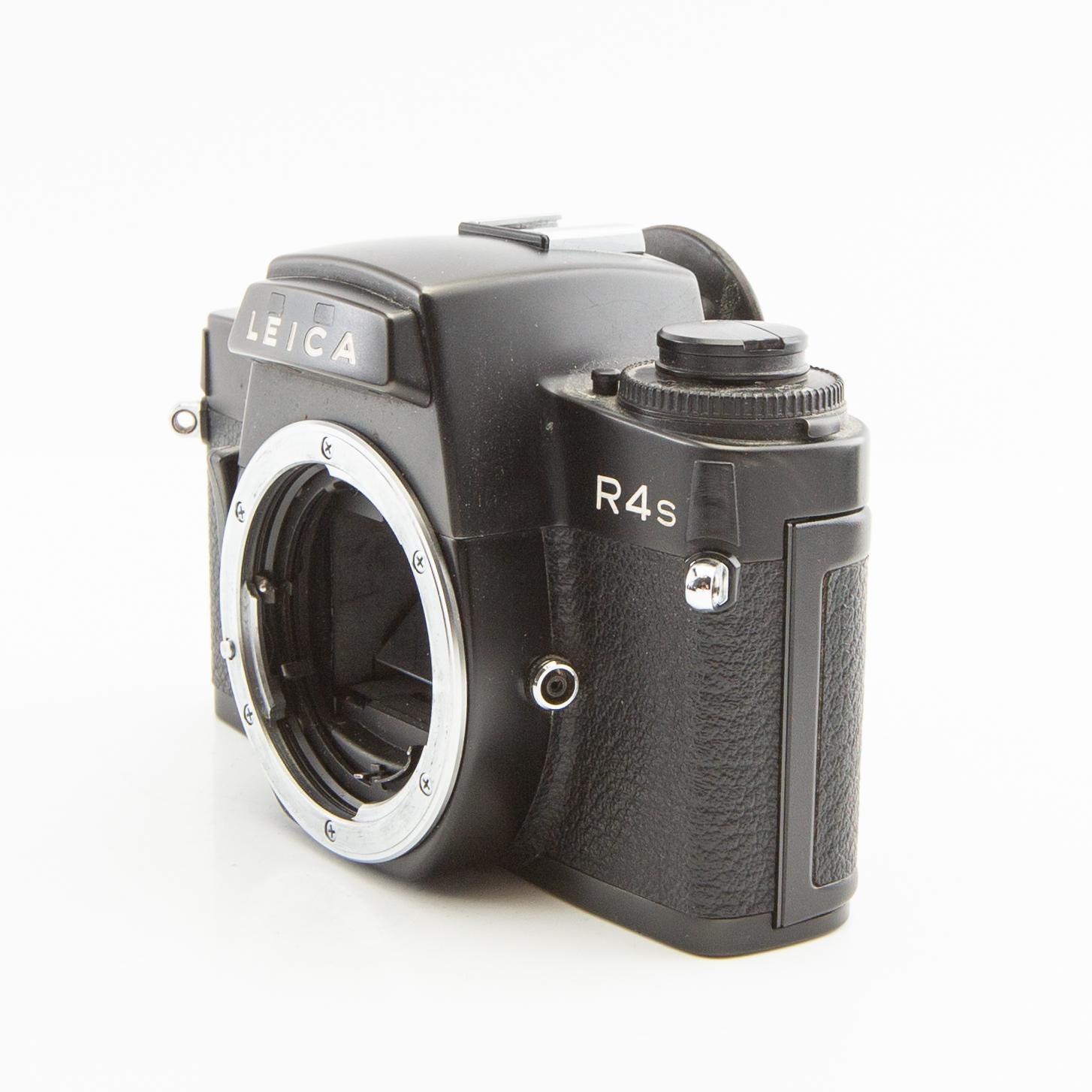 Camera Leica - R10045 with lens and accessories.