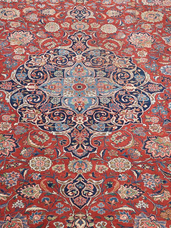 SEMI-ANTIQUE KASHAN. 394 x 309,5 cm.