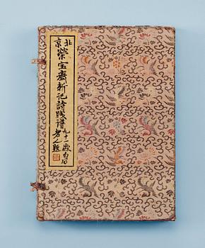 BOK med TRÄSNITT, två Vol. 120 färgträsnitt efter målningar av bla Qi Baishi. Utgiven av Rong Bao Zhai, Beijing 1953.