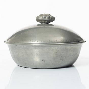 Firma Svenskt Tenn, a pewter bowl with cover, Stockholm 1925.
