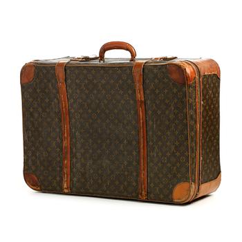 482. LOUIS VUITTON, a monogram canvas suitcase.