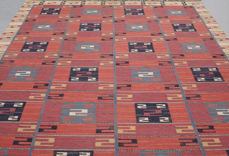 Märta Måås-Fjetterström, A CARPET, "Röda Esset", flat weave, ca 369 x 347,5 cm, signed AB MMF.