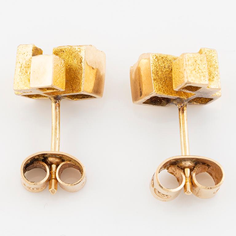Ett par örhängen 14K guld.