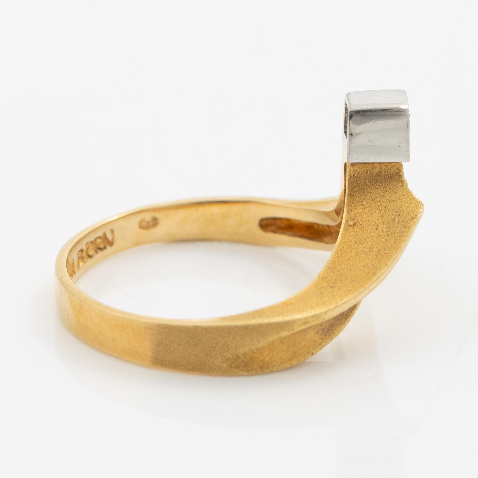 Björn Weckström, Ring, 18K guld med en rund briljantslipad diamant, Finland 1973.