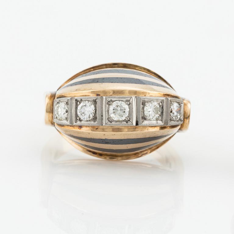 Sigurd Persson, a pair of earrings and a ring, 18K gold with enamel and round brilliant-cut diamonds, Stockholm 1955.