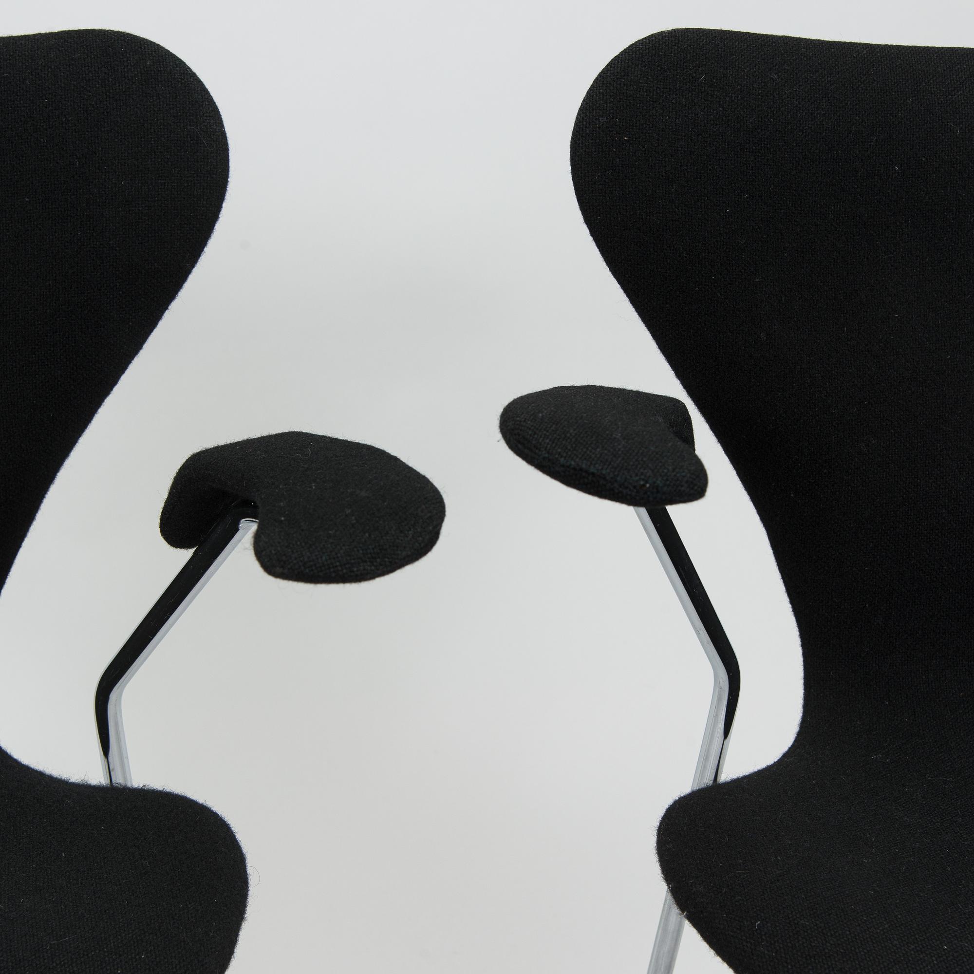 Arne Jacobsen, stolar, 7 st, "Sjuan", Fritz Hansen, Danmark, 1900-talets slut.