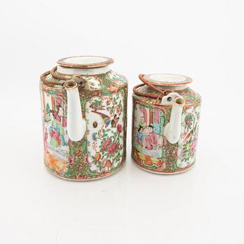 Karott med lock samt tekannor 2 st Kina Kanton  1800-talets andra hälft porslin.