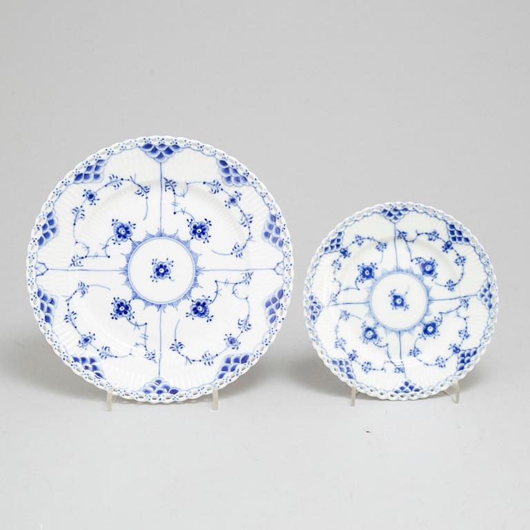 A 'Musselmalet' part coffee service, Royal Copenhagen (16 pieces).