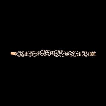 ARMBAND/DIADEM, antikslipade diamanter, tot. ca 3 ct. Sent 1800-tal.