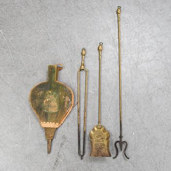 Spark protection and fire tools in brass, first half of the 20th century.