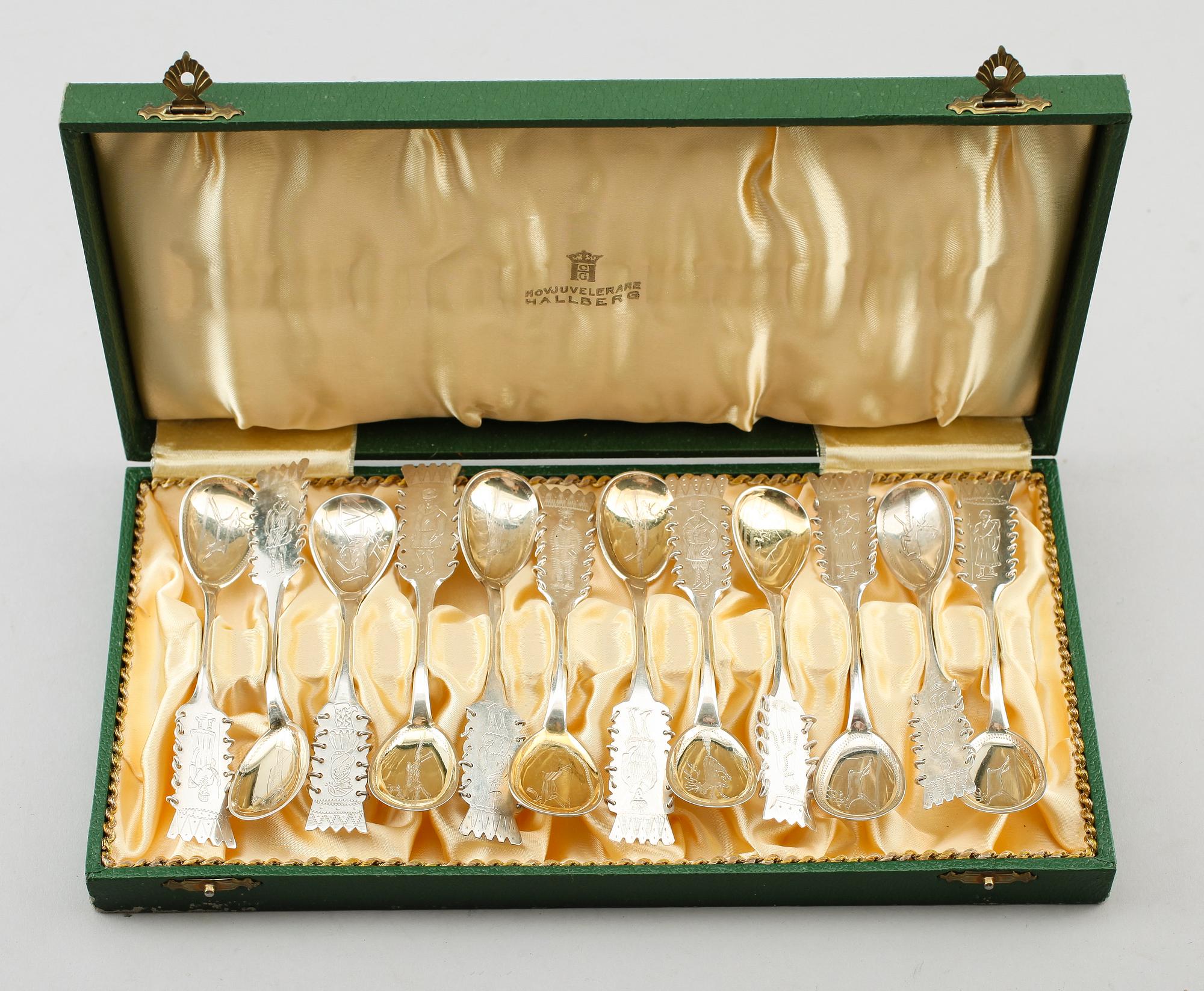 KAFFESKEDAR, 12 st snarlika, samemodell, bolidensilver, 1930/40-tal. Vikt ca 147 gram.