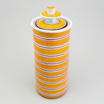 STIG LINDBERG, a lidded jar in faience, Gustavsberg 1960s.