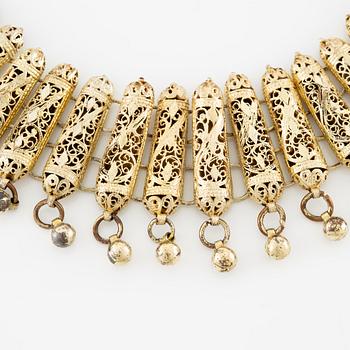 Necklace, along with two pairs of earrings, filigree work, brass-coloured metal.