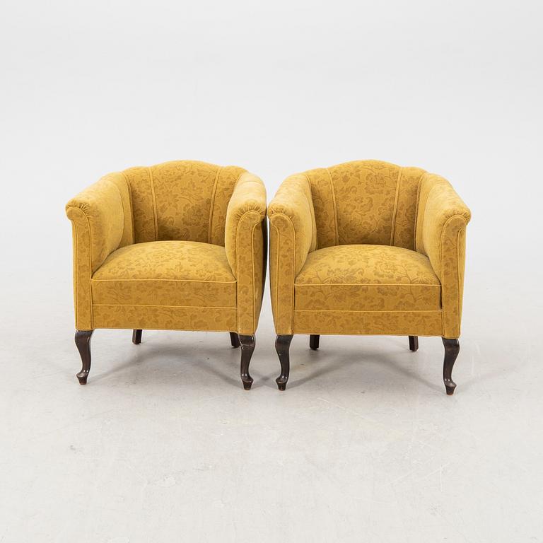 A pair of 1920/30s armchairs.