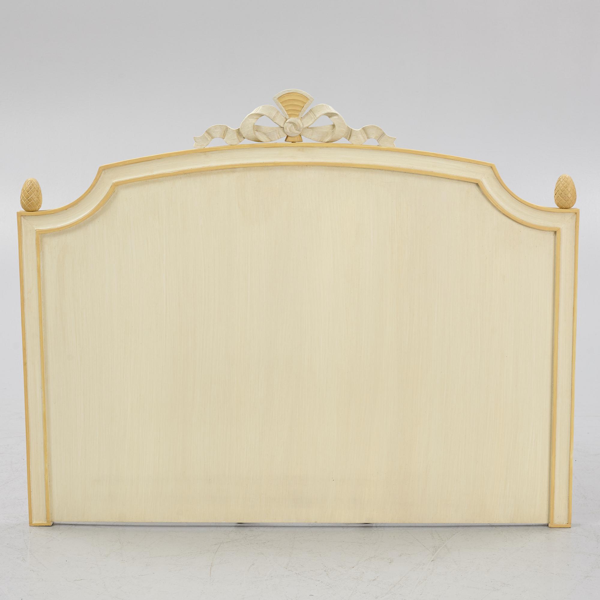 Sovrumsmöblemang, 4 delar, gustaviansk stil, sent 1900-tal.