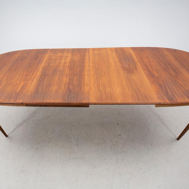 Svante Skogh, a 1960/70s walnut "Vindö" dining table.