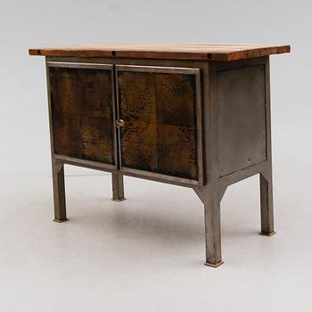 SERVERINGSSKÅP, industrimodell, 1900-talets andra hälft.