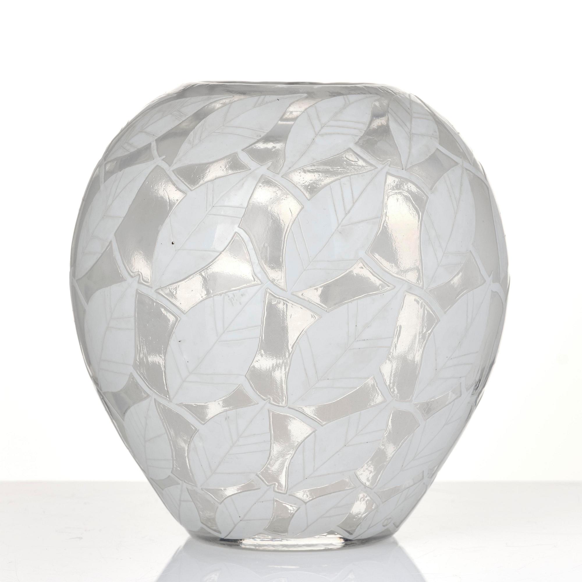 Sven Erik Skawonius, a cameo glass vase, Kosta, Sweden, 1940s, model 182.