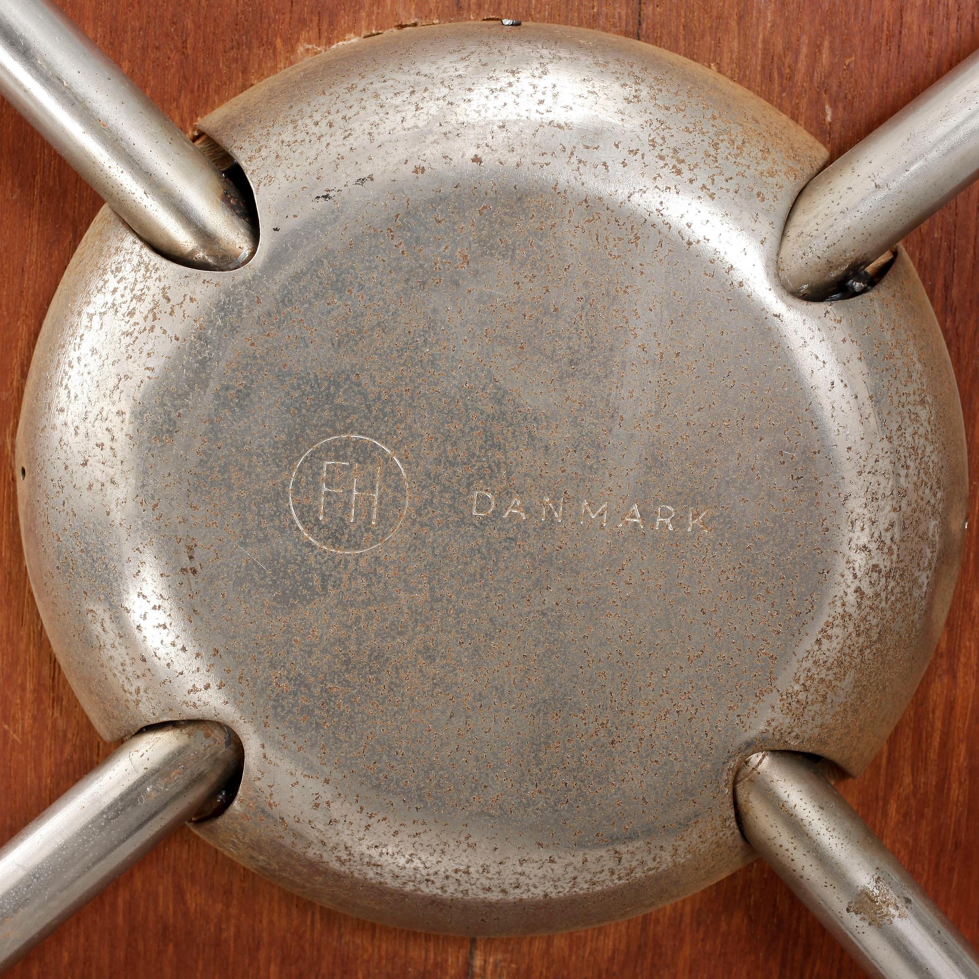 STOLAR, 2 st, "Sjuan", Arne Jacobsen för Fritz Hansen.