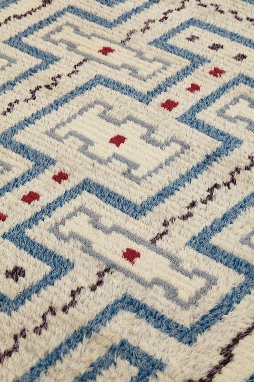Sigvard Bernadotte, A CARPET, knotted pile, ca 210,5 x 153,5 cm, signed SB.