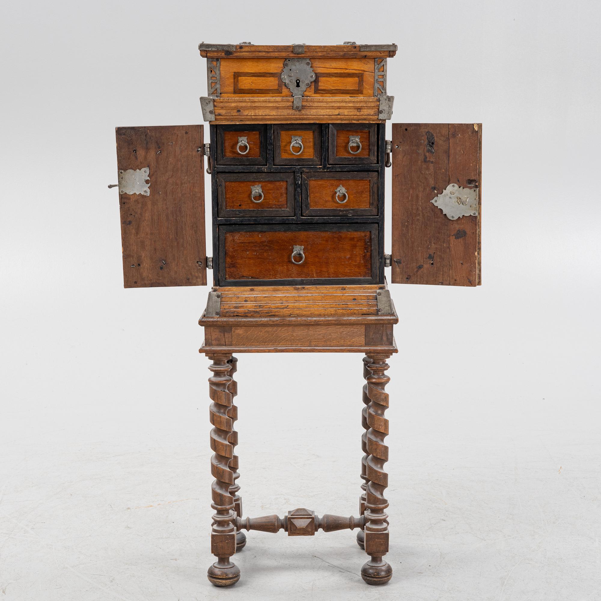 Kabinettskåp, barockstil, sent 1800-tal.