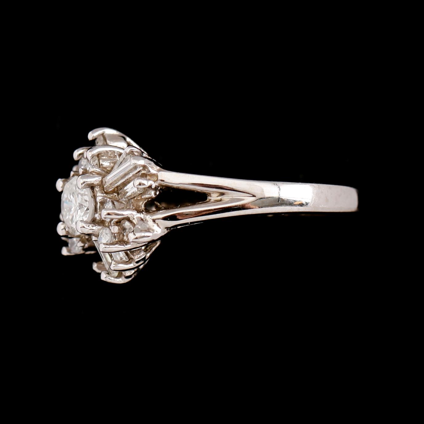 RING, 14 k vitguld, diamanter tot ca 0.98 ct.