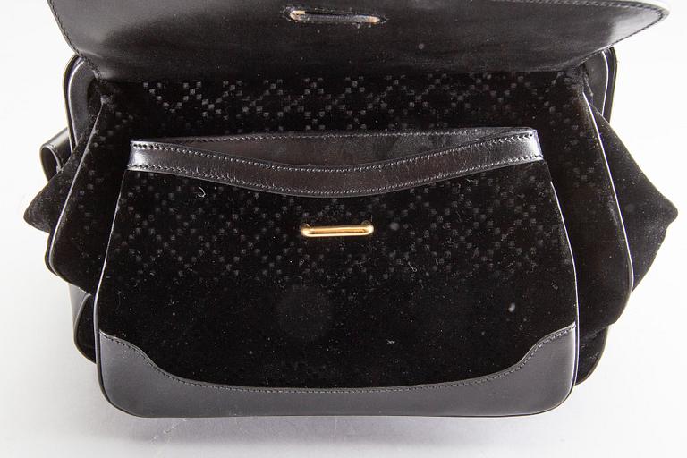 GUCCI, väska, "Black diamante velvet and leather stirrup Top- handle bag".