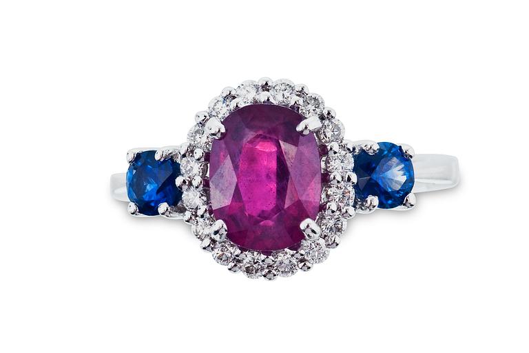 A PINK SAPPHIRE RING.