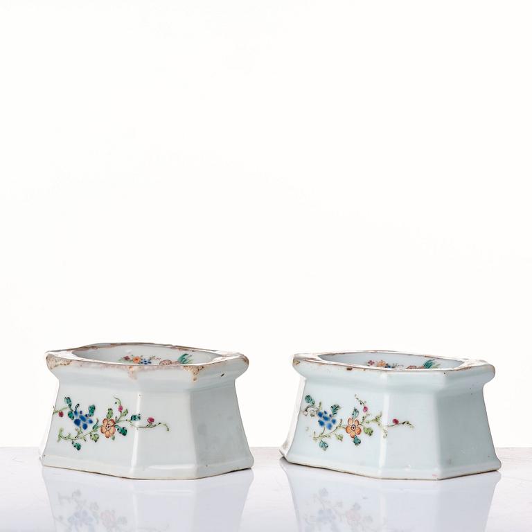 A pair of famille rose armorial salts, Qing dynasty, Qianlong (1736-95).