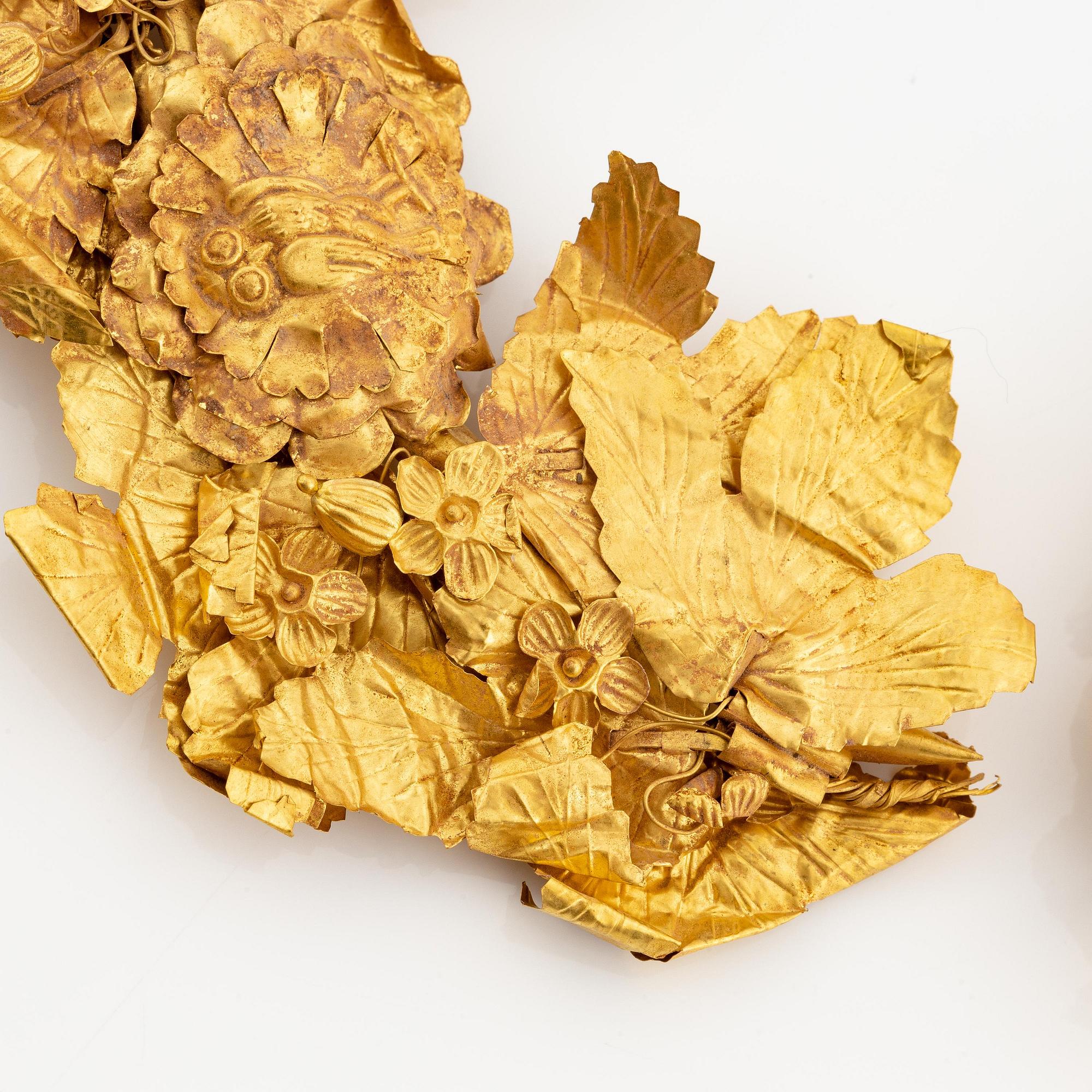 A presumably Hellenistic gold wreath, ca. 300 BC.