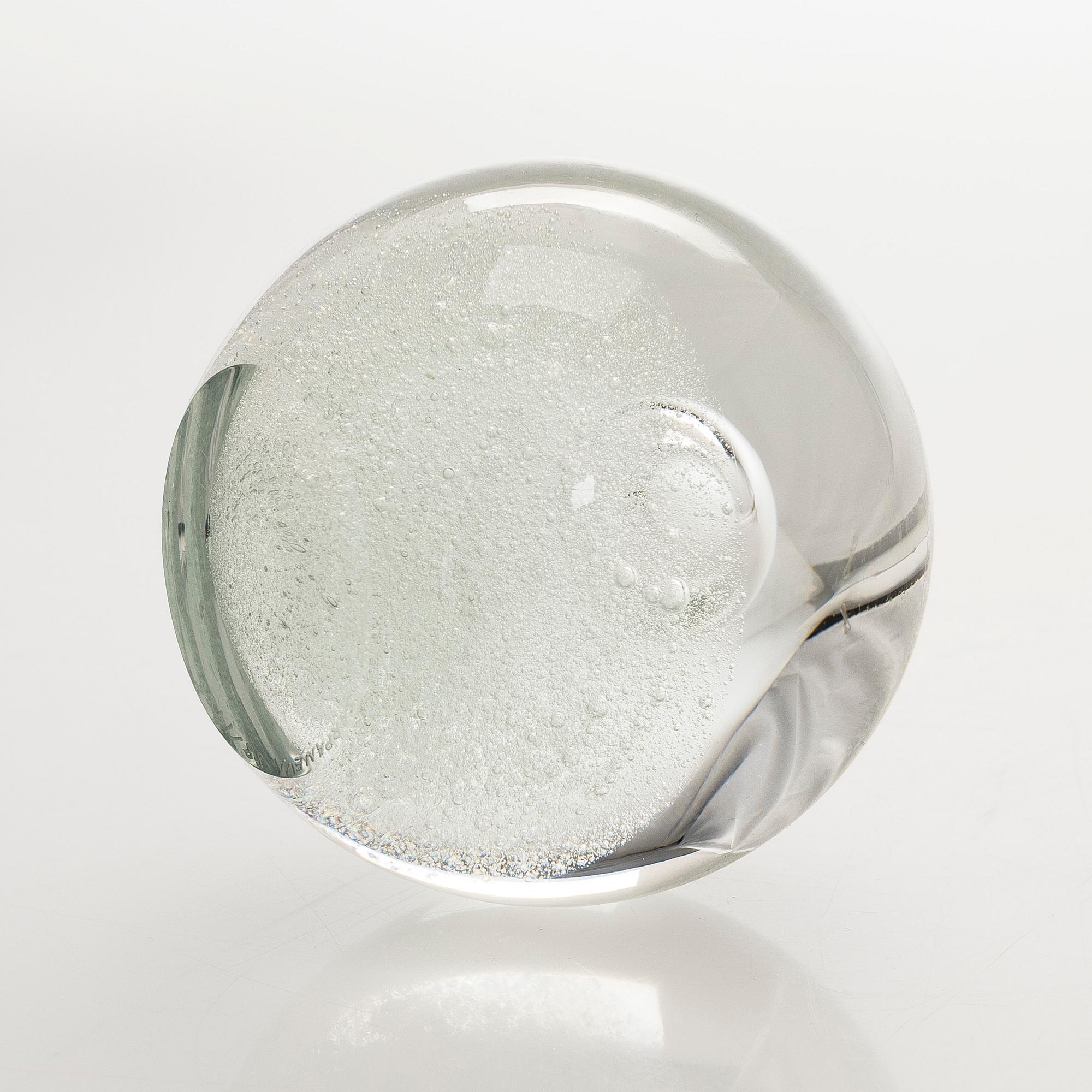 Timo Sarpaneva, veistos "Claritas Utupallo", signeerattu Timo Sarpaneva 88 / 1988.