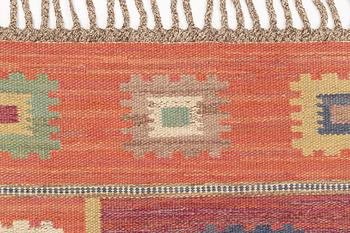 Märta Måås-Fjetterström, A carpet, "Röd grön äng", flat weave, ca 248 x 177,5 cm, signed AB MMF.