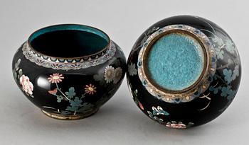 SKÅLAR, ett par, cloisonné. Kina, 1900-tal.
