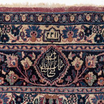 A carpet, antique, Meshad, circa 1920. 357 x 252 cm.