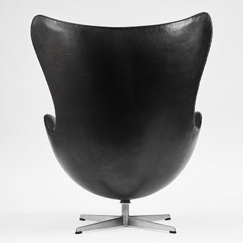 Arne Jacobsen, fåtölj, "Ägget", Fritz Hansen, Danmark, 1967.