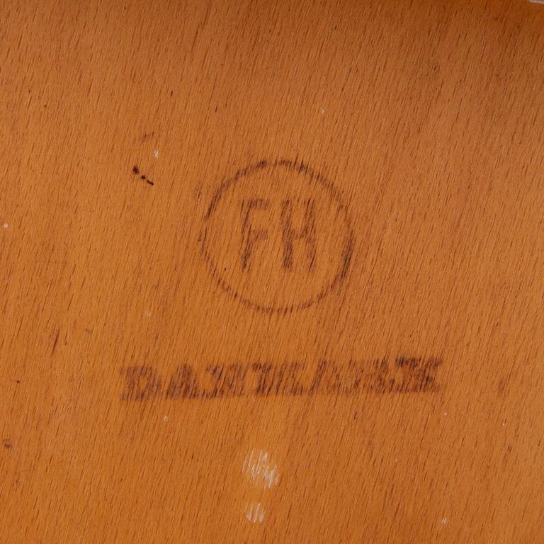 Hans J Wegner, stolar 6 st "Hjertestolen", 
 för Fritz Hansen, Danmark 1900-talets andra hälft.