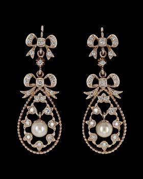 780. EARPENDANTS, brilliant cut diamonds, tot. app. 0.80 cts.