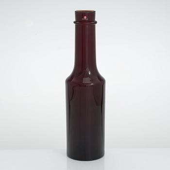 Tapio Wirkkala, flaska, glas, signerad Tapio Wirkkala otydlig numrering. Iittala, 1960-tal.