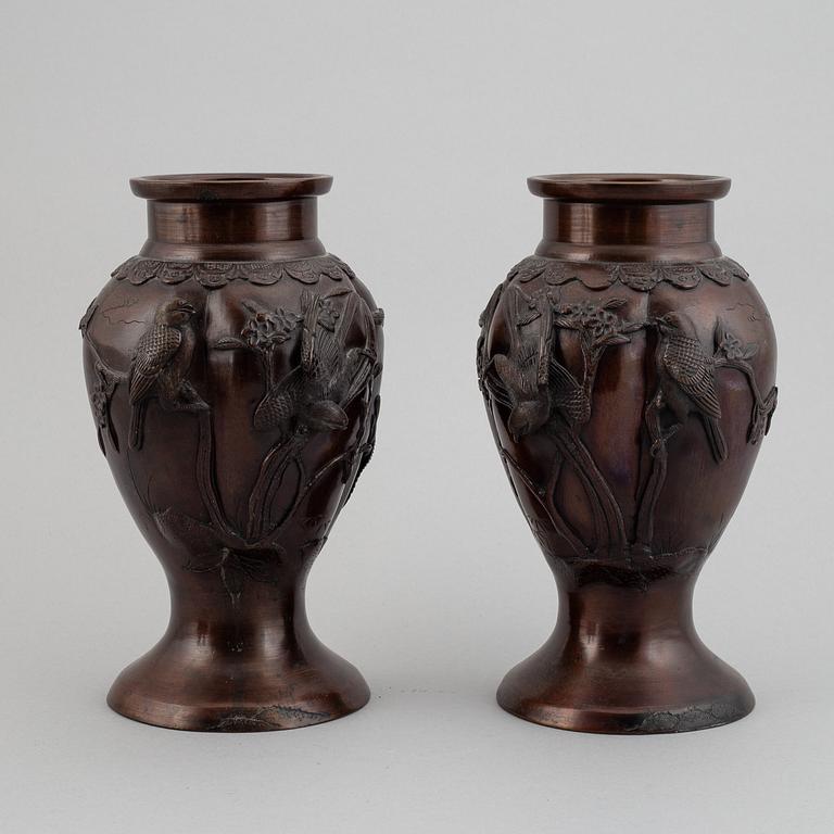 Four Japanes bronze vases, early 20th century.