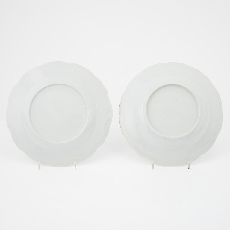 A Chinese Export dinner service, Qing dynasty, Qianlong (1736-95). (51 pieces).