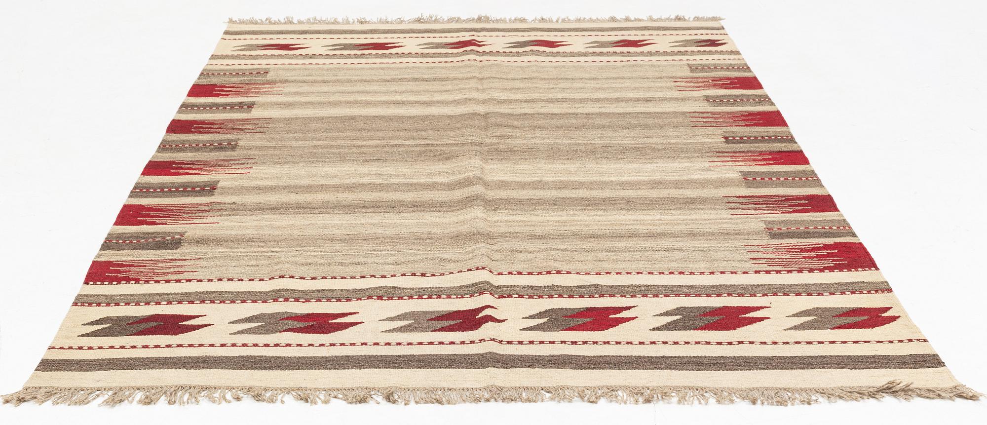 A Persian Kilim carpet, c. 288 x 195 cm.