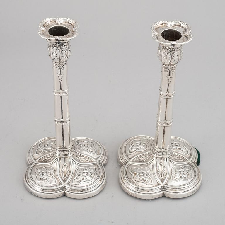 A pair of English 18th century silver candlesticks, marked JB, London 1766.