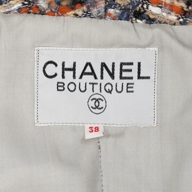 Chanel, a bouclé jacket and skirt, French size 38.