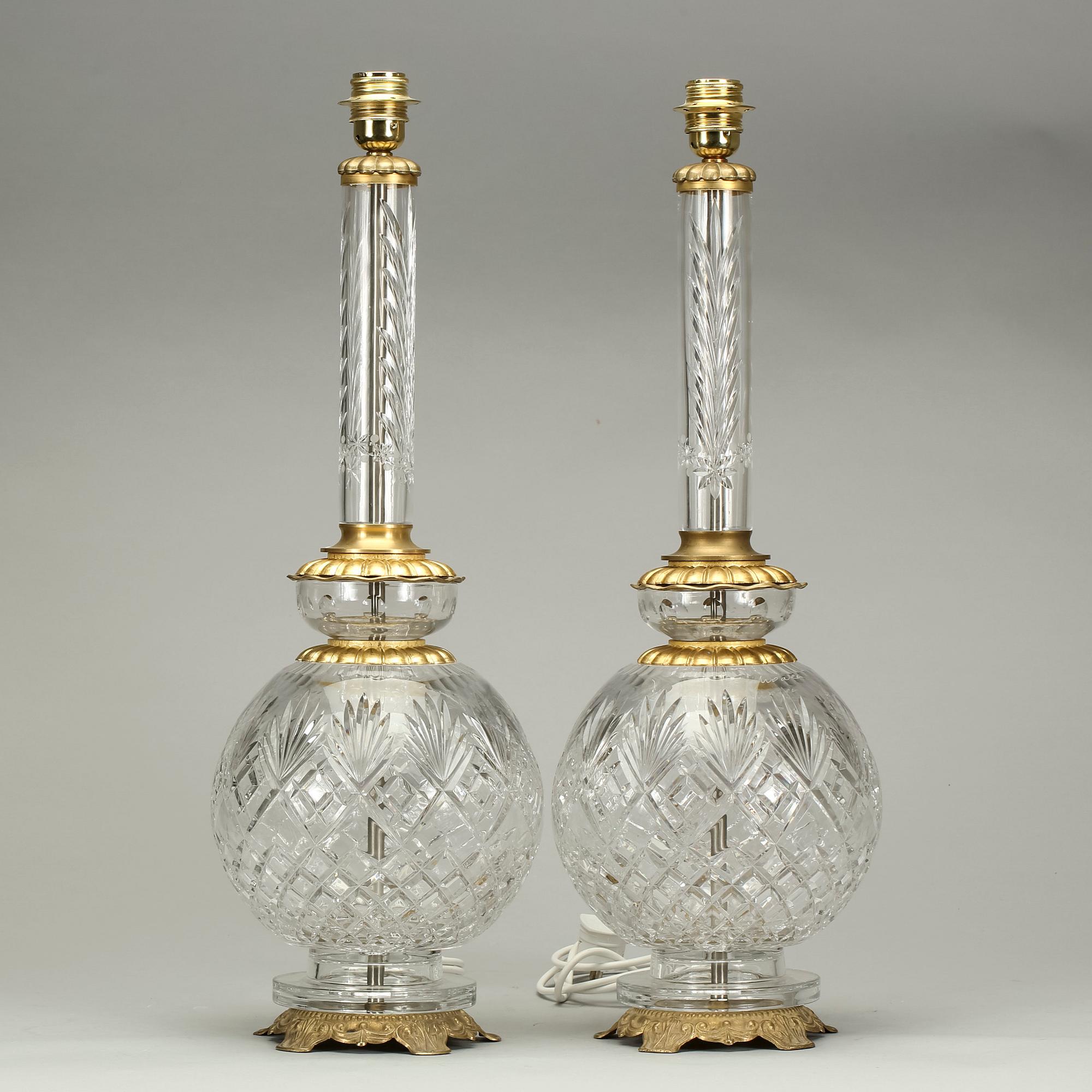 BORDSLAMPOR, ett par, signerade by E.Moaven, modern tillverkning.