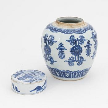 A Chinese blue and white jar, Qing dynasty, 18th Century.