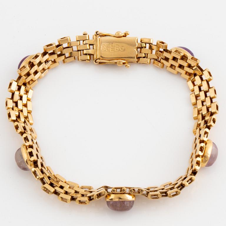 ARMBAND, 18K guld korridorlänk med cabochonslipade ametister.