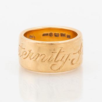 Efva Attling ring 18K guld "From here to eternity"bredaste modellen, 10 mm, storlek ca 16,75/53,5, 15,7 g.