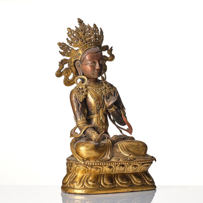 Bodhisattva, förgylld koppar i repousse teknik. Mongoliet, Dolonnor, ca 1800.